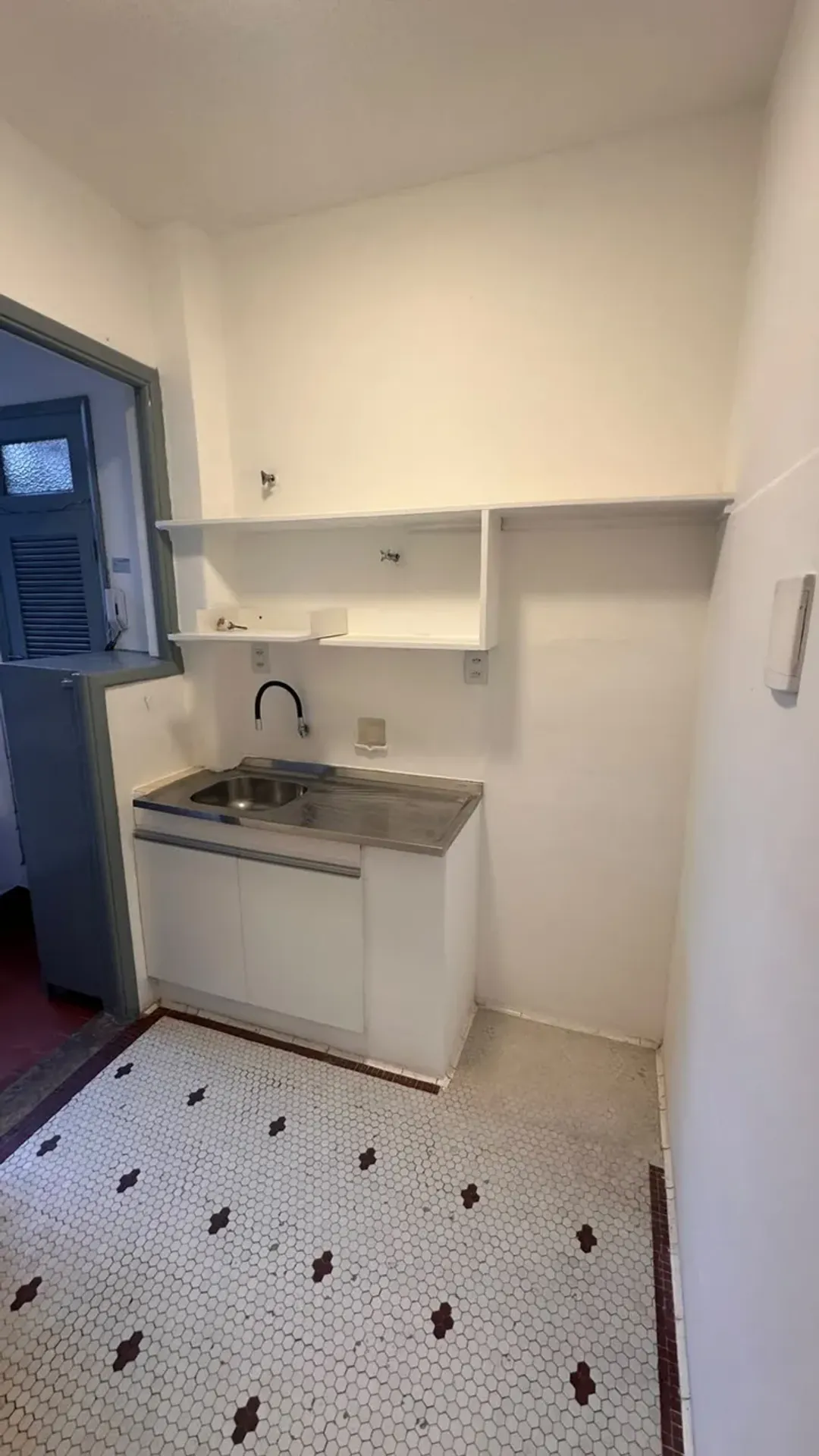 1 quarto e piso de madeira ou laminado: apartamento de 45 m²