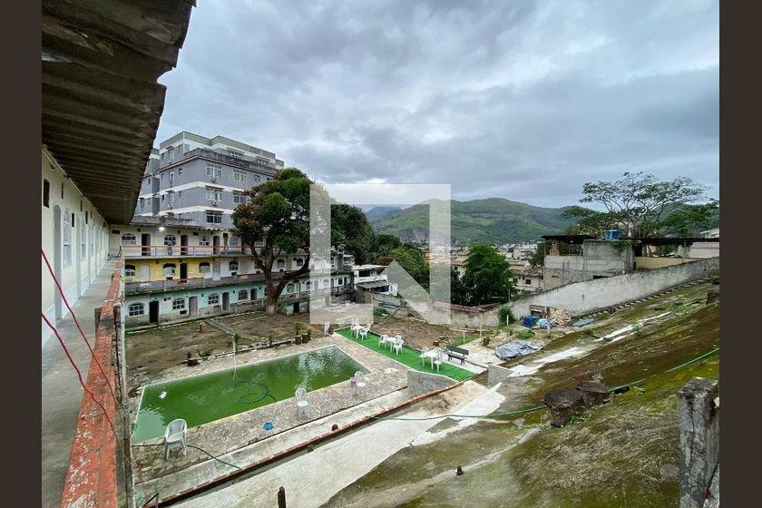 Studio in a building with a pool — photo 19