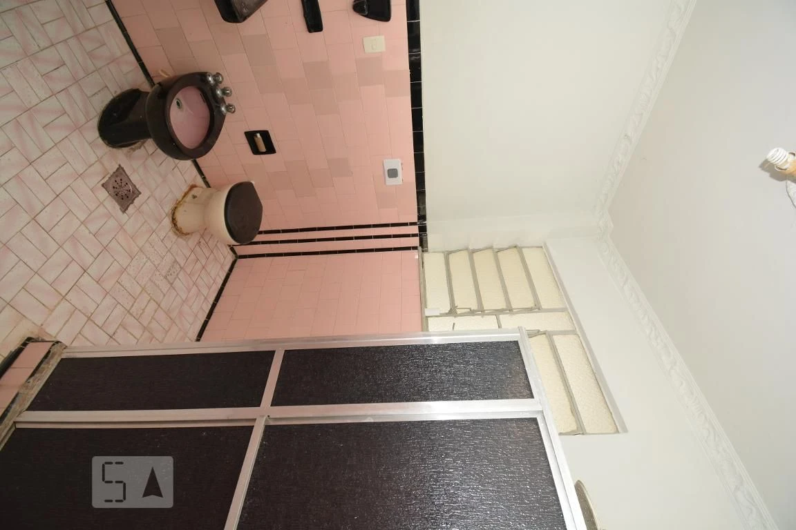Wood or laminate floors in a 2-bedroom house, 100 m² — photo 41