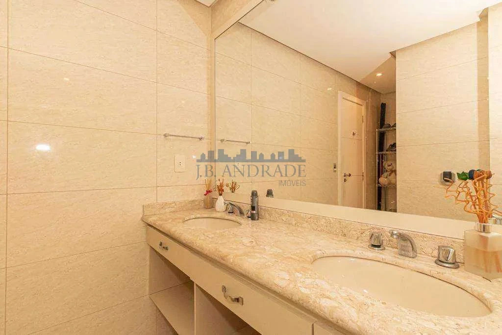 4-bedroom apartment in a building with a sauna — photo 25