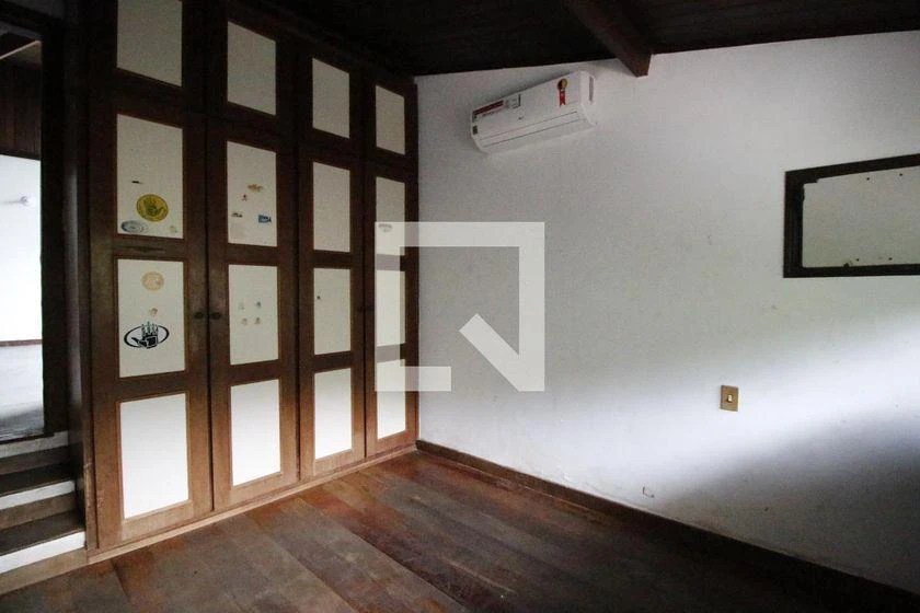 Casa de 500 m² com banheira e janelas do piso ao teto — photo 36