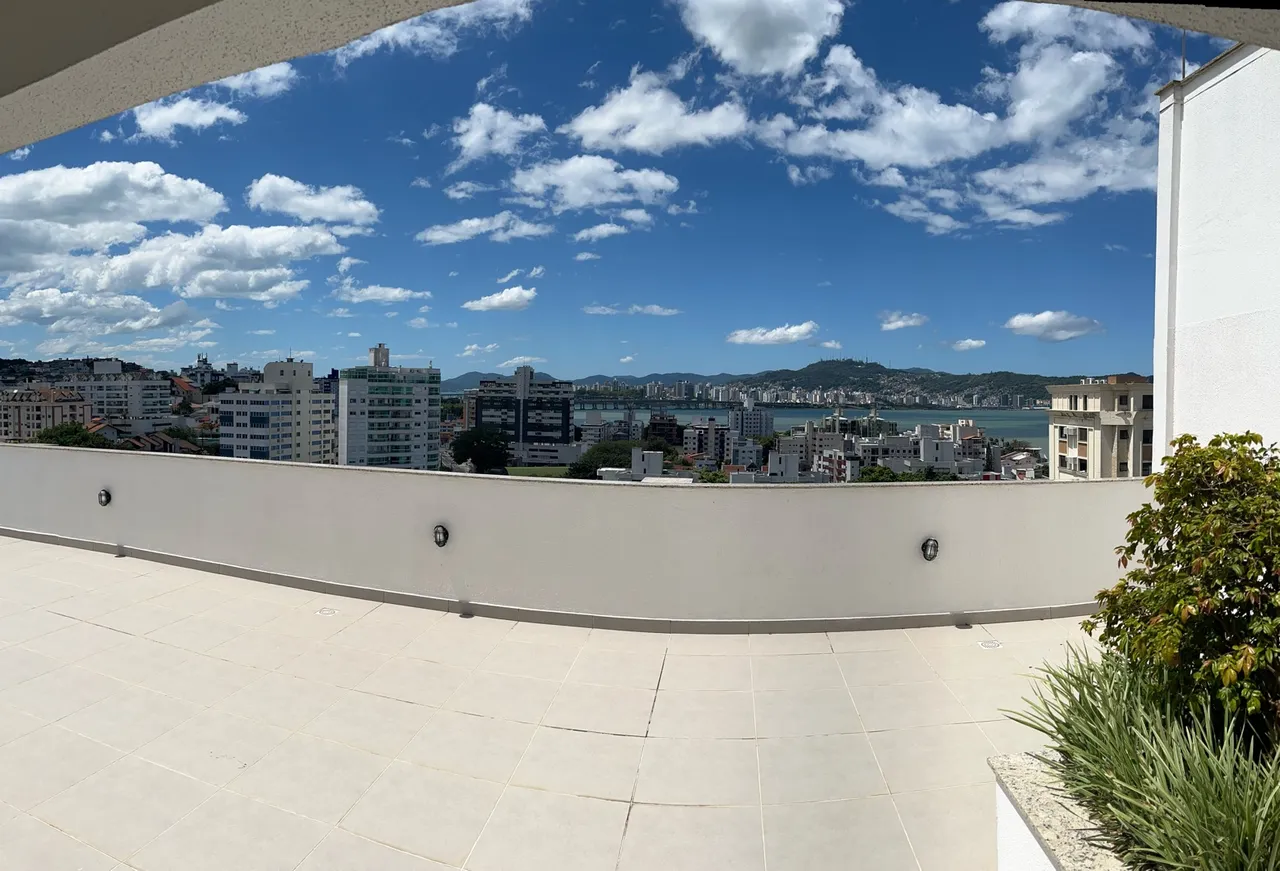One-bedroom apartment with a water view in Florianópolis — photo 3