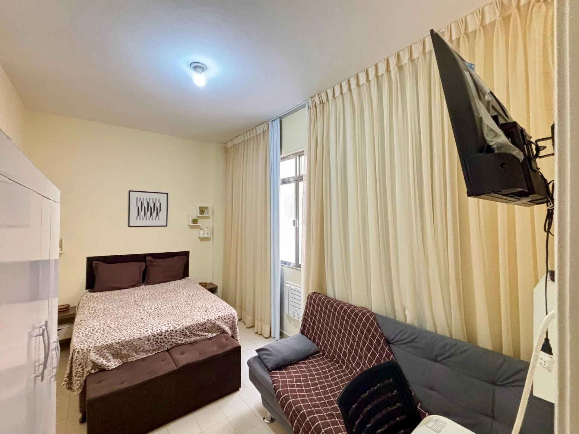 Furnished studio with 1 bedroom and a glass shower