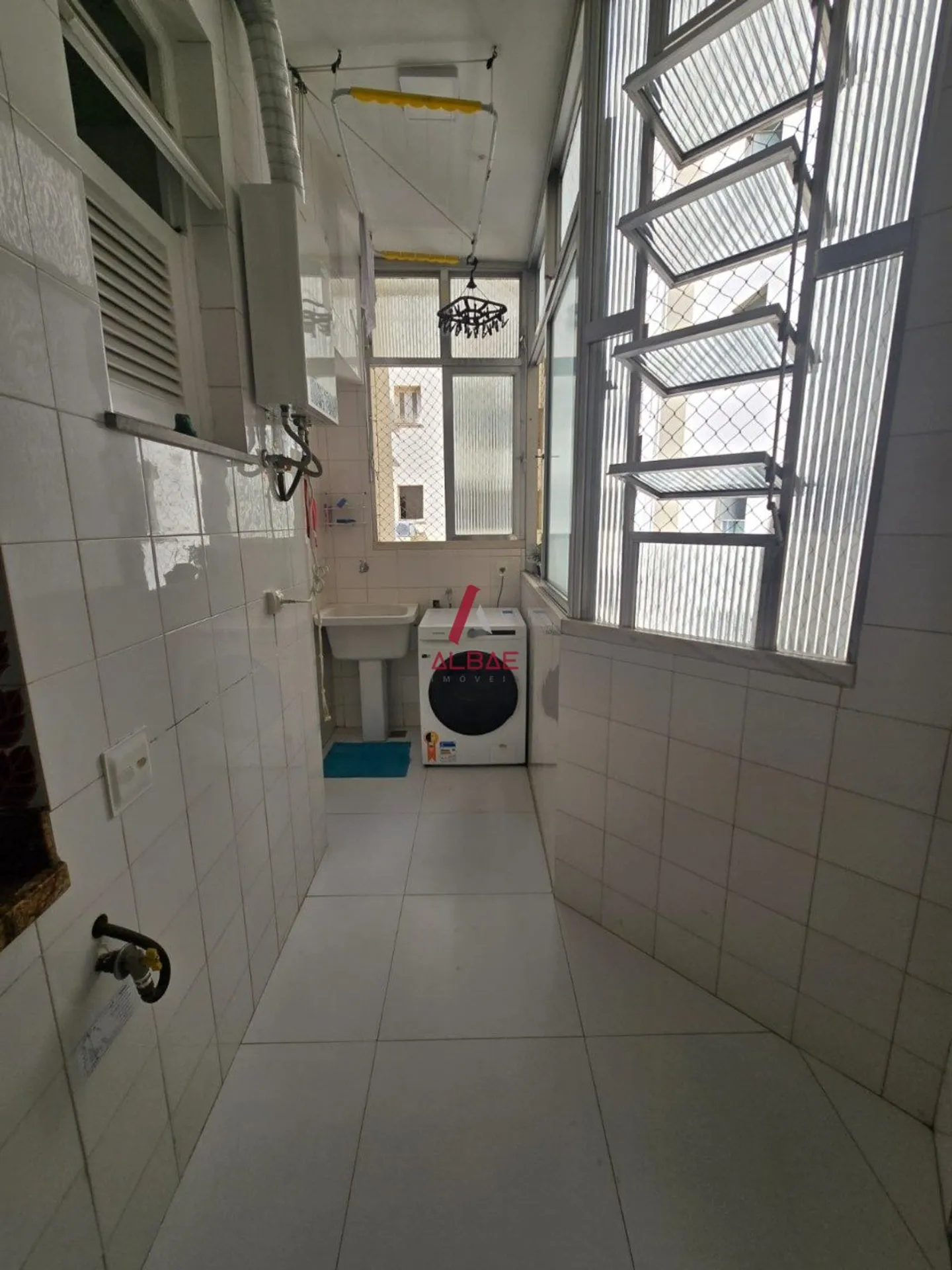 2-bedroom apartment with balcony and a full set of 3 baths — photo 37