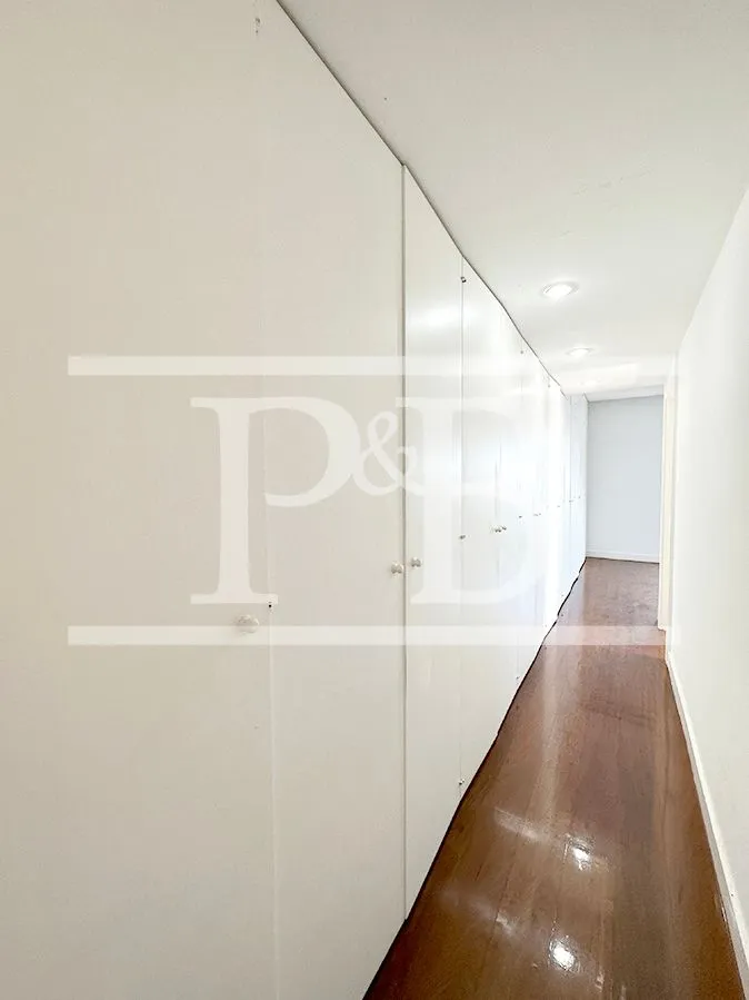 4-bedroom apartment with balcony and 319 m² — photo 16