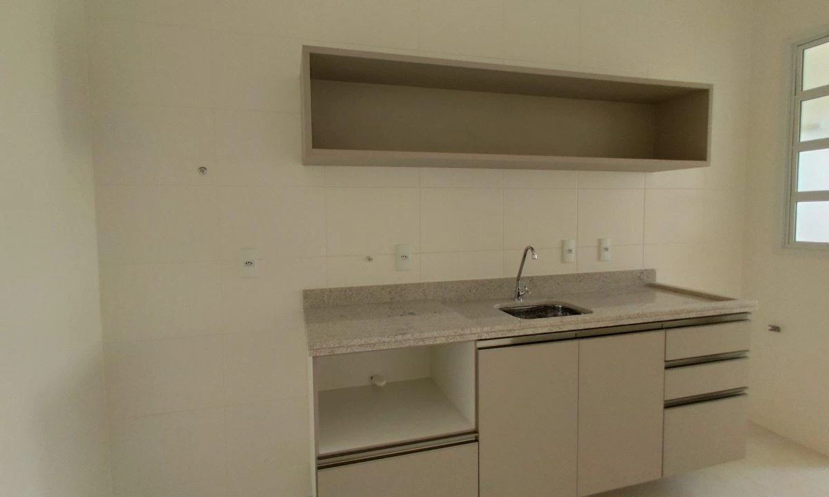 2-bedroom apartment with a mountain view — photo 39