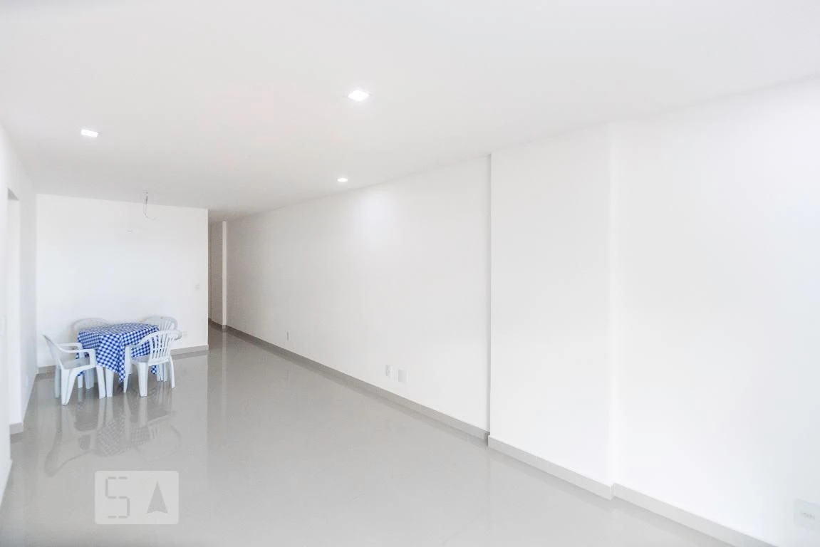 Unfurnished 3-bedroom apartment with a private BBQ — photo 19