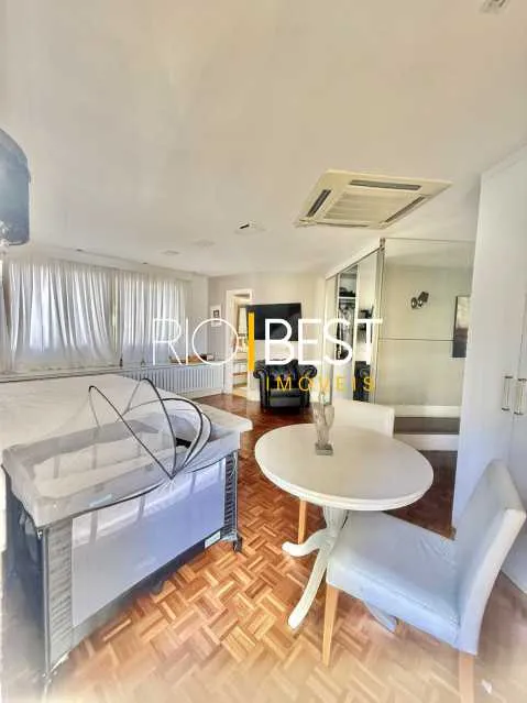 Apartment with open kitchen and gas stove — photo 8