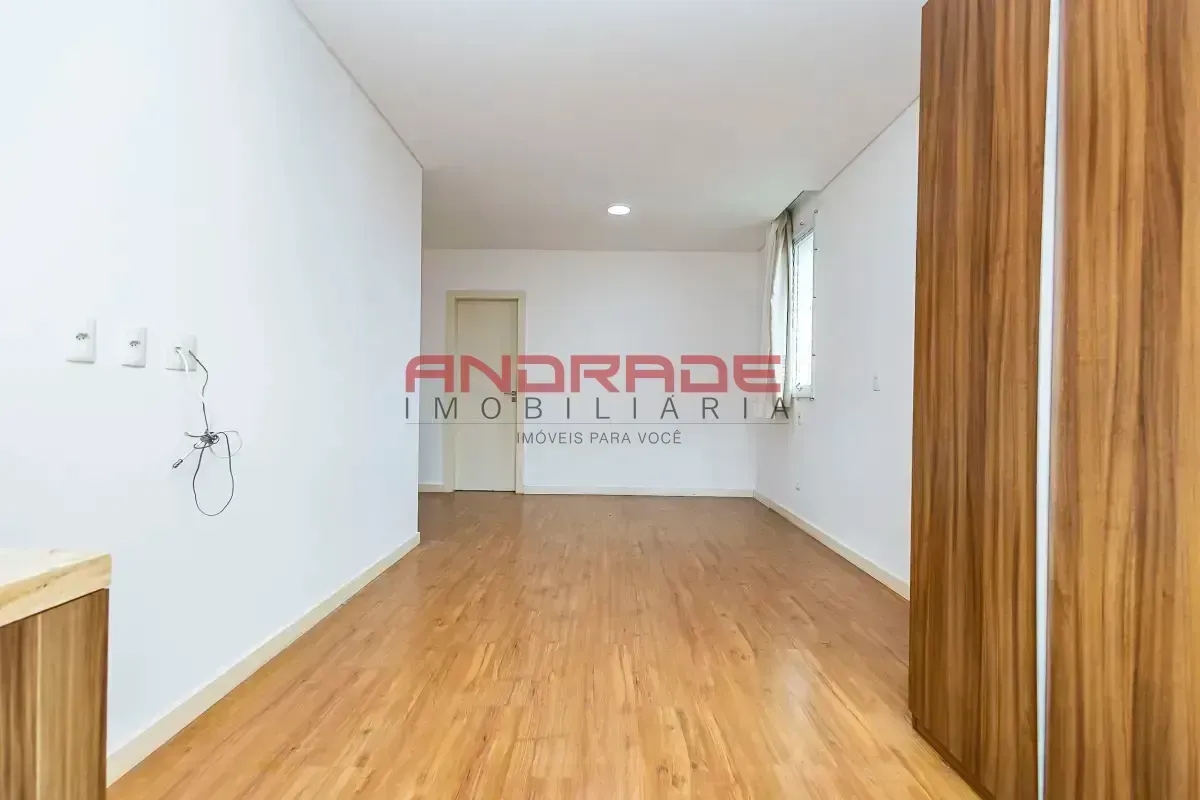 Apartment with 3 bedrooms and glass balcony — photo 49