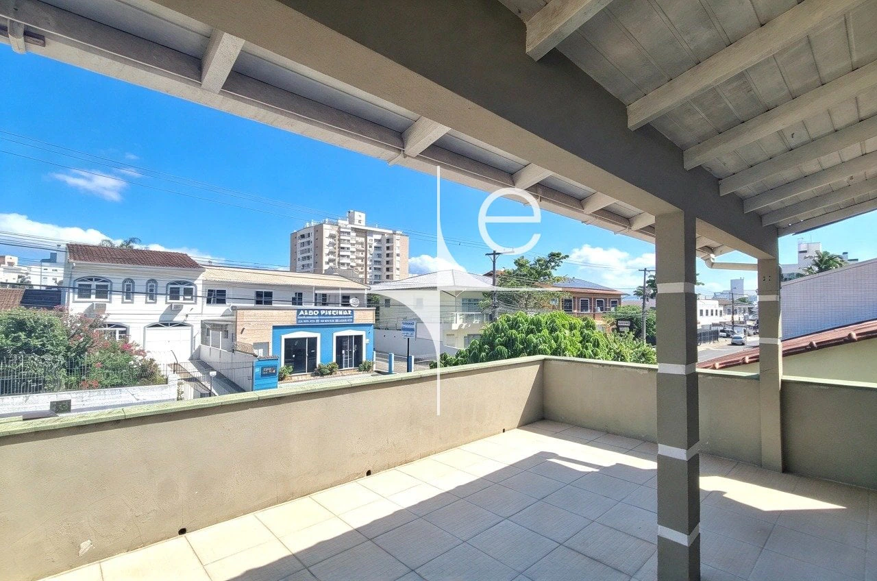 3-bedroom house with a grill on the balcony in Florianópolis — photo 22