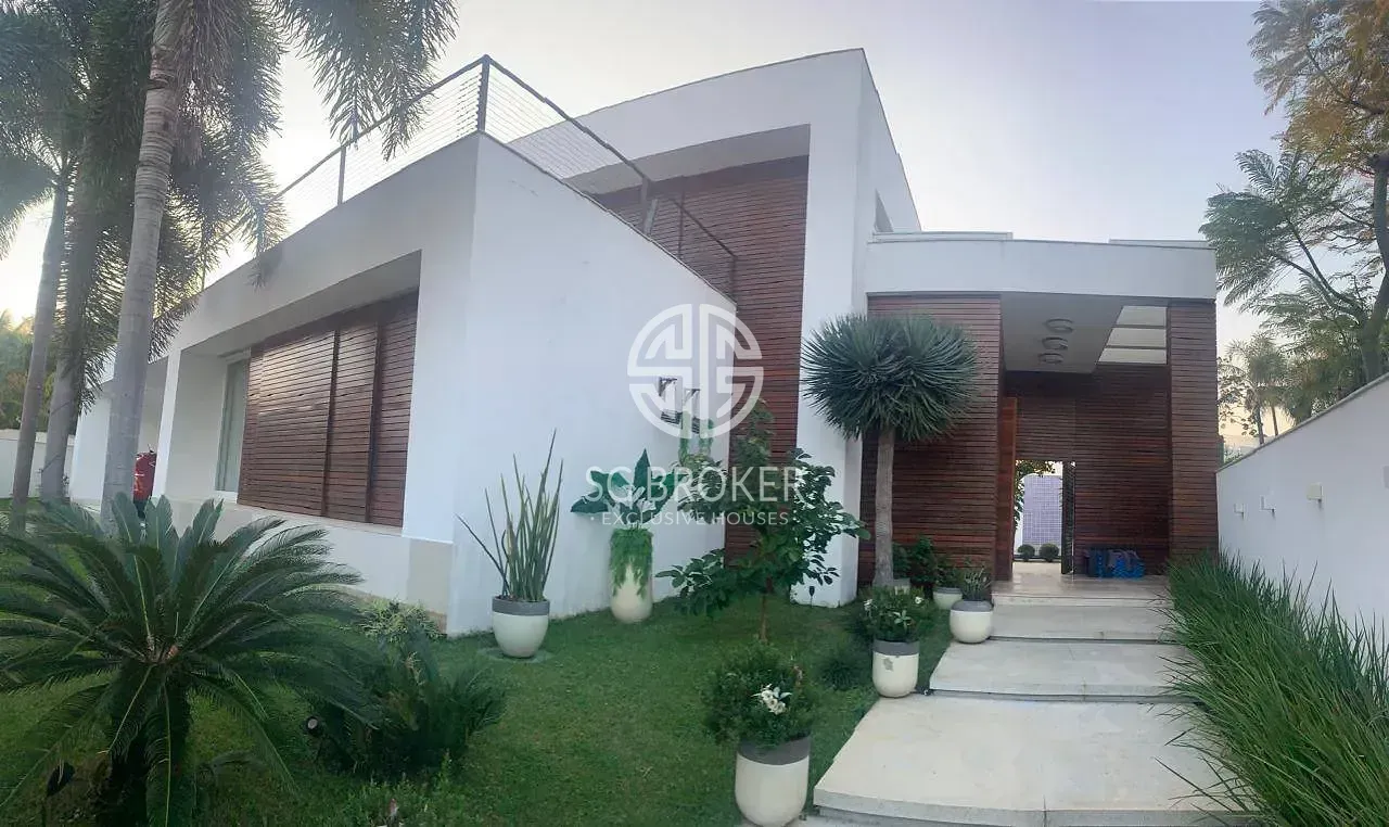 Furnished house, 800 m², with floor-to-ceiling windows — photo 29