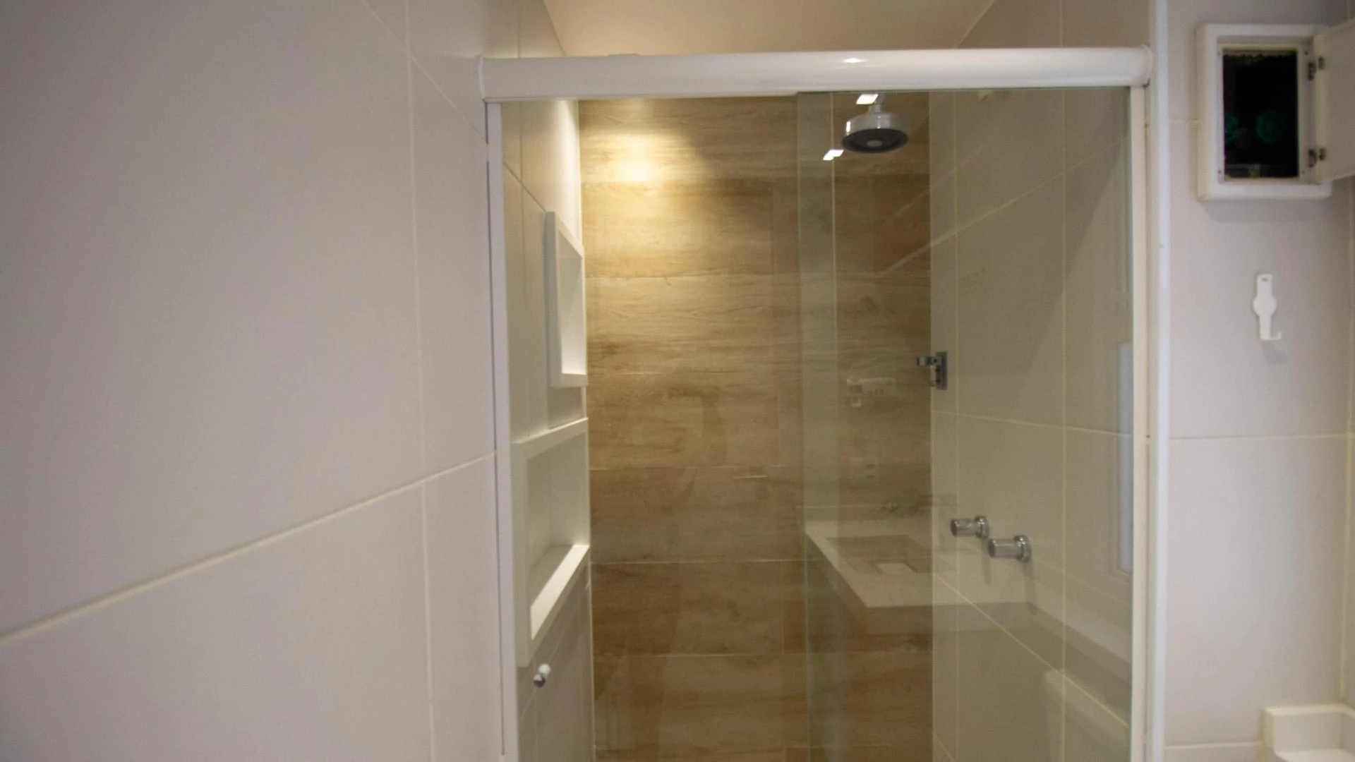 Casa de 3 dormitorios con balcón cerrado con vidrio — photo 42
