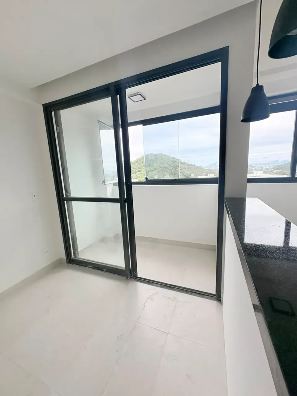 65 m² unfurnished apartment with 3 bedrooms and 2 baths