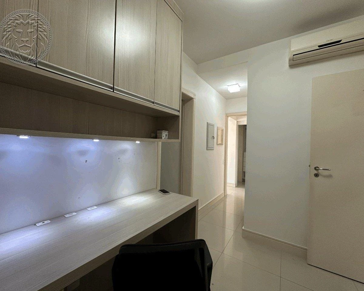Balcony with a grill in a 2-bedroom apartment, 91 m² — photo 16