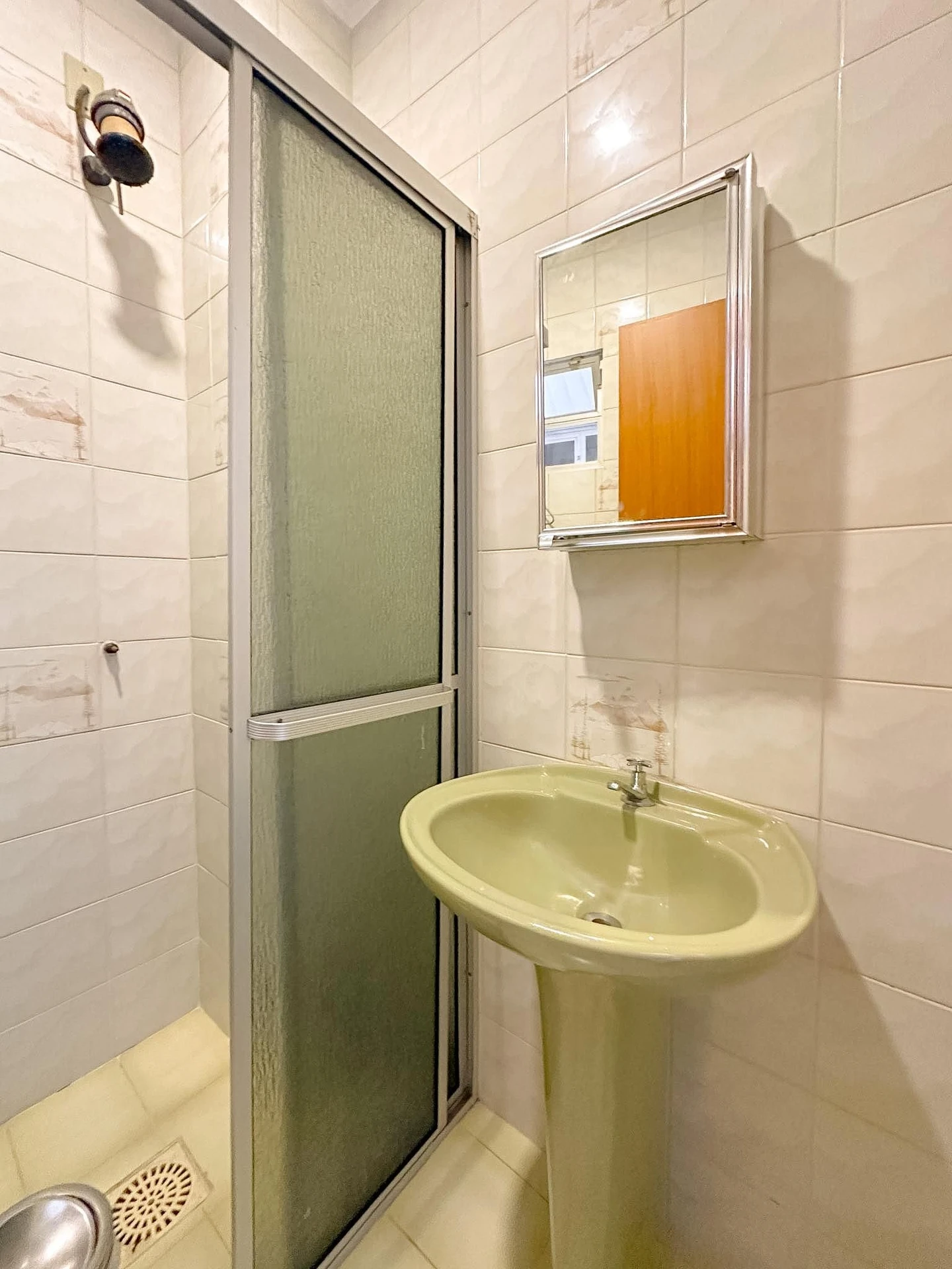 Furnished house, 250 m², with a bathtub — photo 75