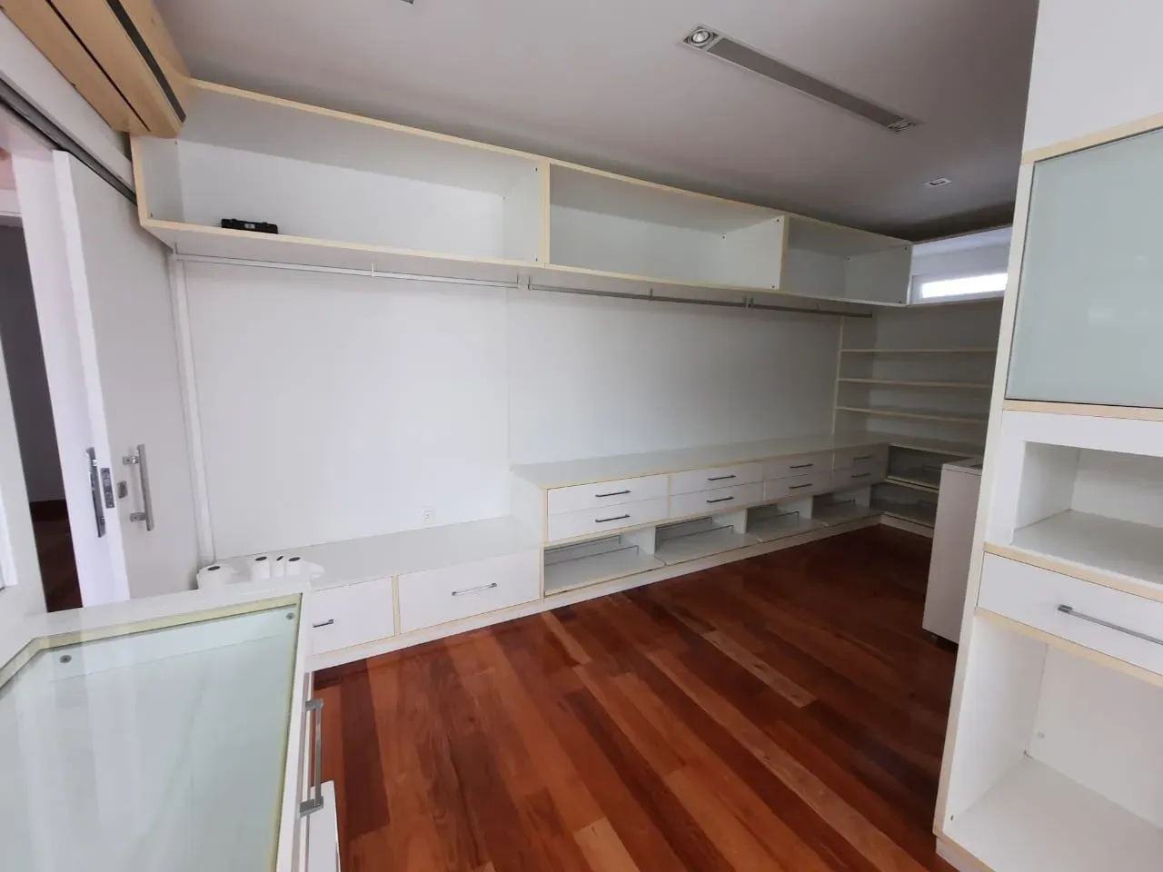 House with 7 bedrooms and an open-plan kitchen — photo 63