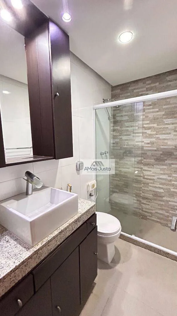 4-bedroom apartment in a building with a pool — photo 18