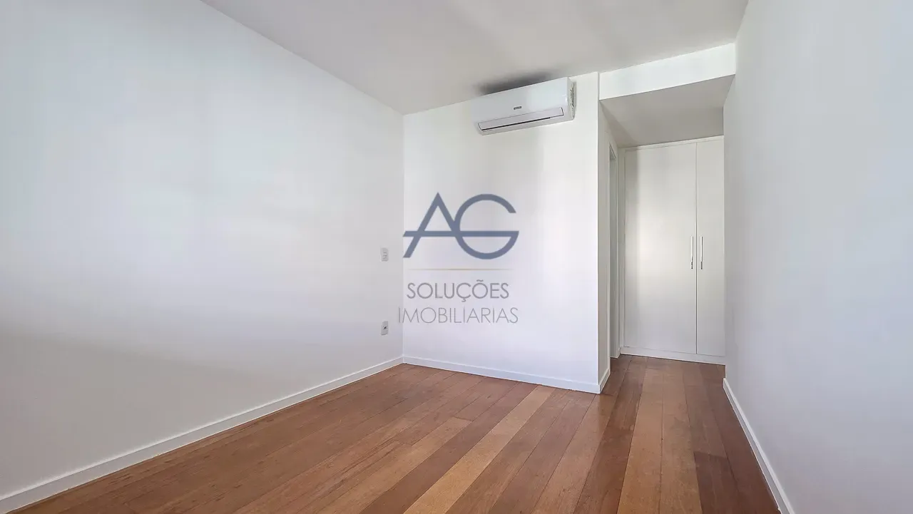 110 m² apartment with 2 bedrooms and 2 parking spots — photo 28