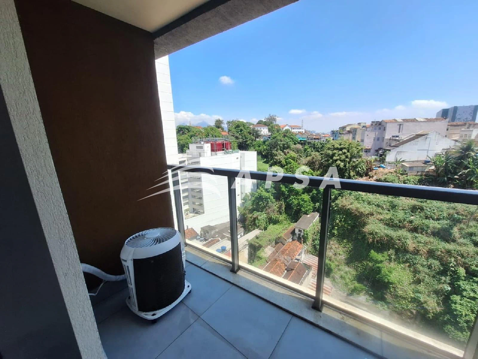 One-bedroom apartment in a building with a coworking space — photo 2