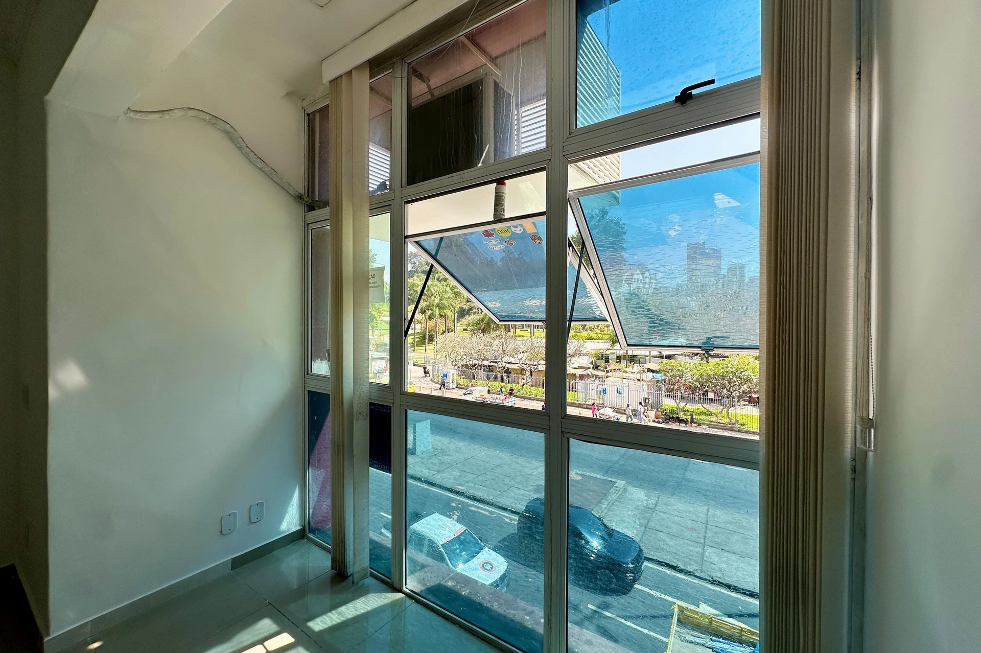 1-bedroom, 1-bath apartment with no parking space — photo 10
