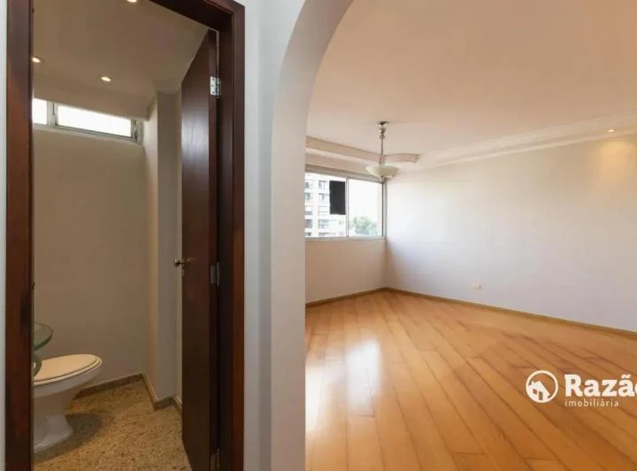 Apartamento sem mobília com 4 quartos e sala de madeira — photo 8