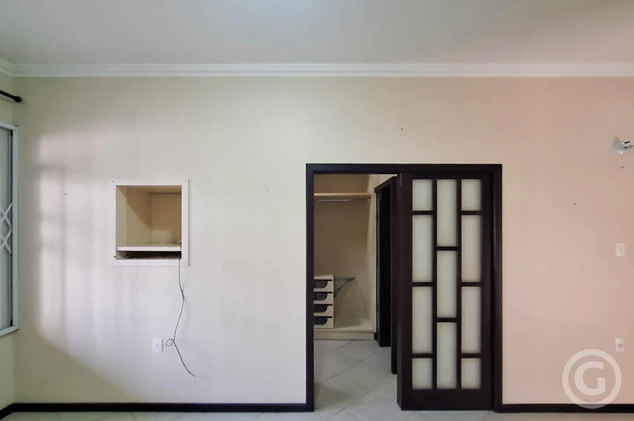 210 m² house with 3 bedrooms and 7 parking spots