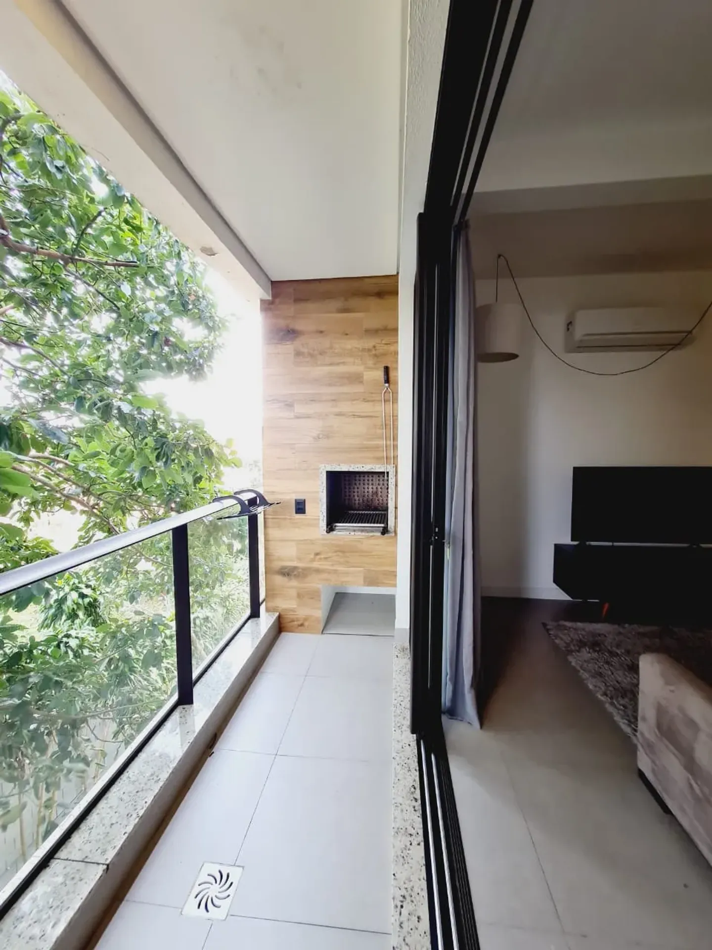 Studio with balcony grill and included parking spot — photo 42