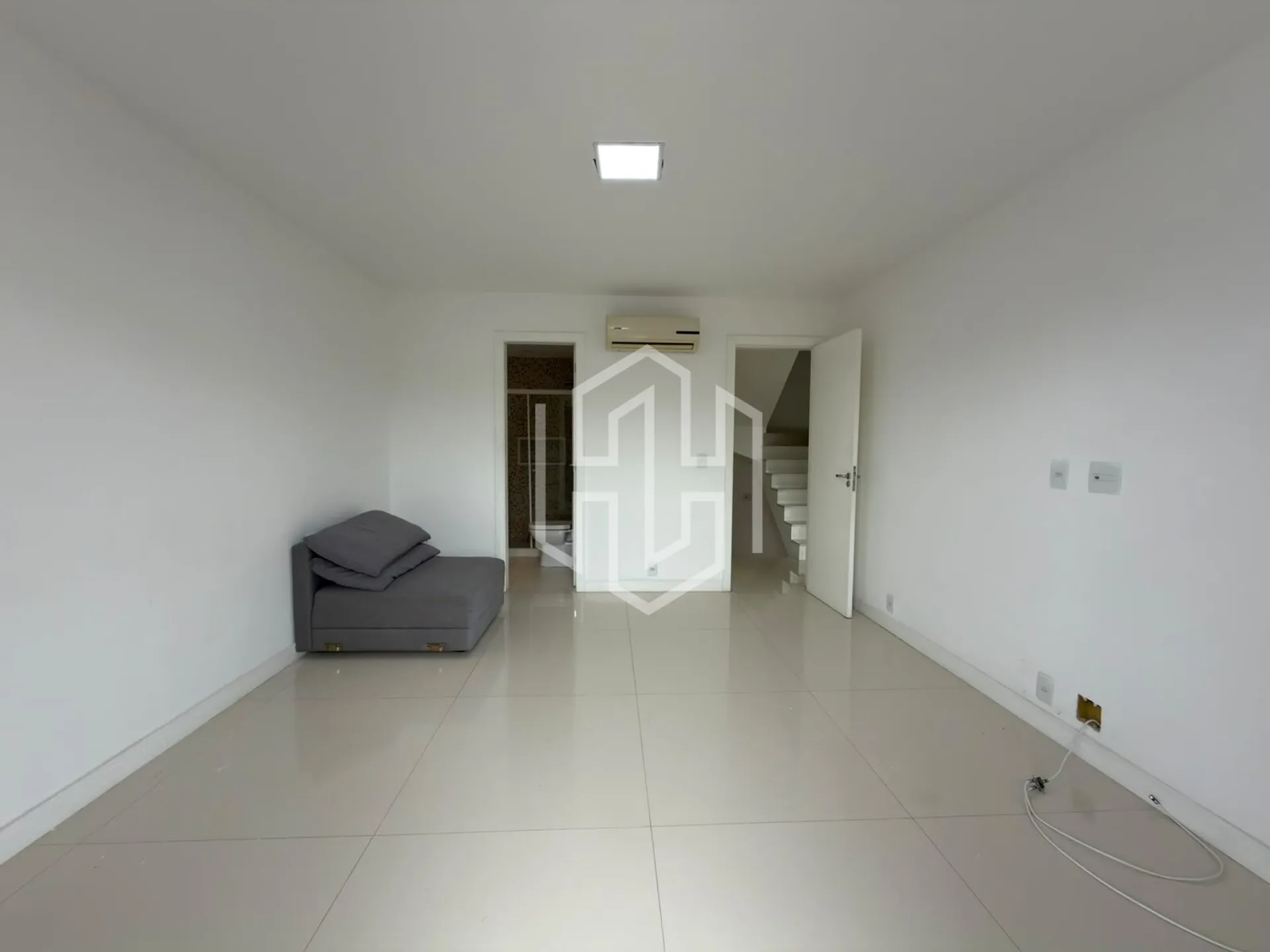 House, 220 m², with a grill on the balcony — photo 21