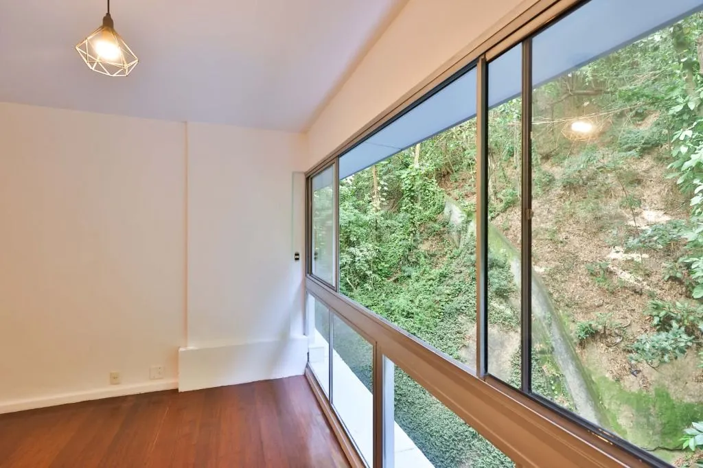 3-bedroom apartment with 2 baths and 125 m² floor area — photo 3