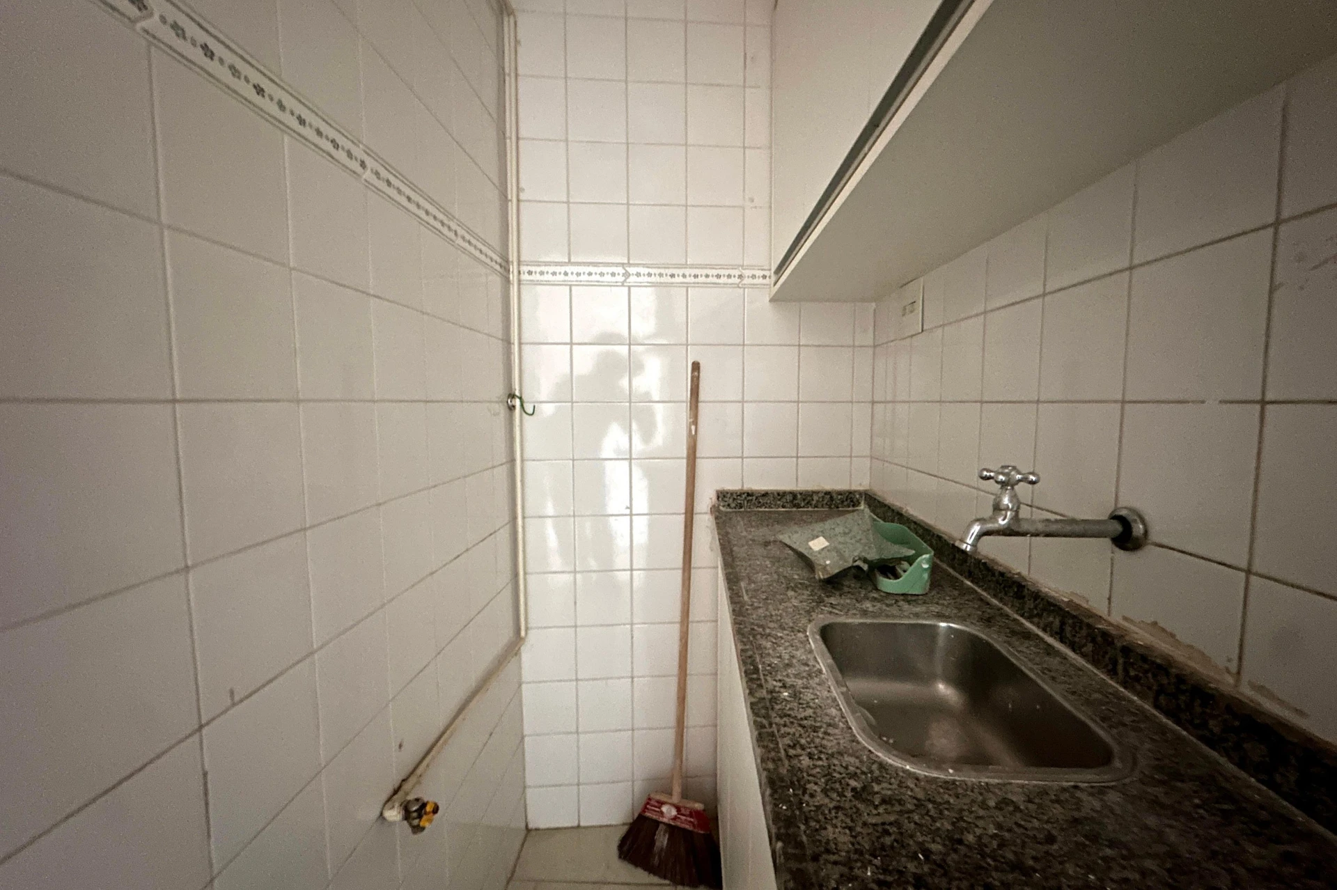 1-bedroom, 1-bath apartment with no parking space — photo 15