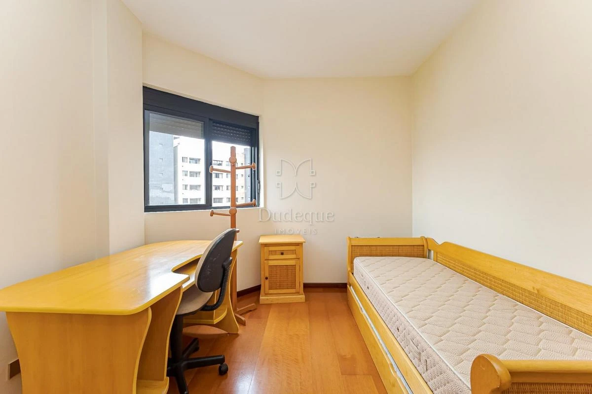 2-bedroom apartment with a home office — photo 13