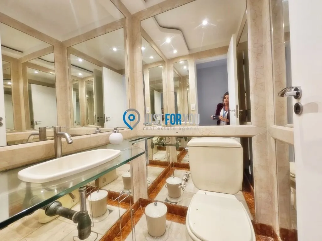 Furnished apartment with 4 bedrooms and 144 m² — photo 34