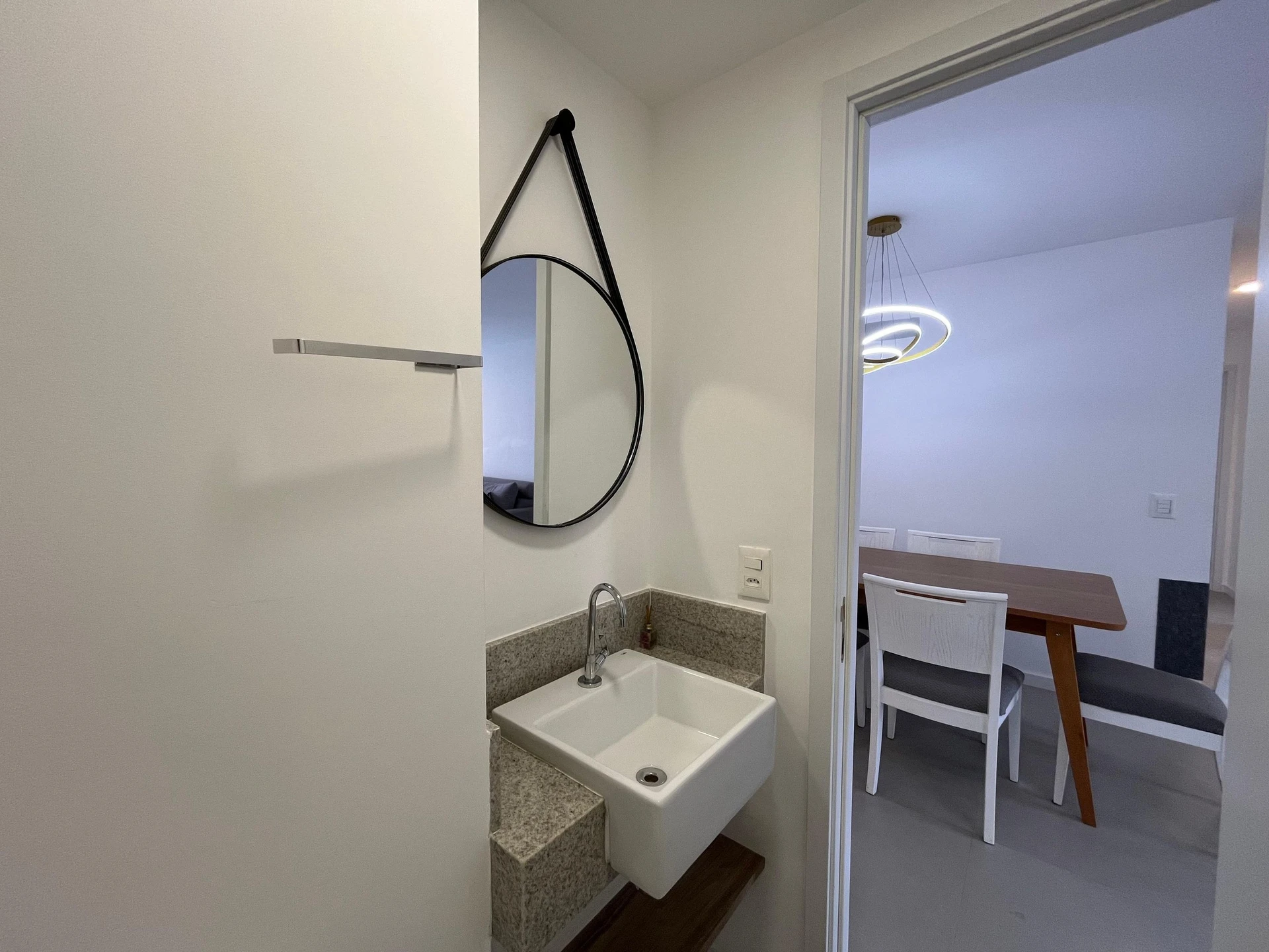 Furnished apartment, 89 m², with a glass-enclosed balcony — photo 24