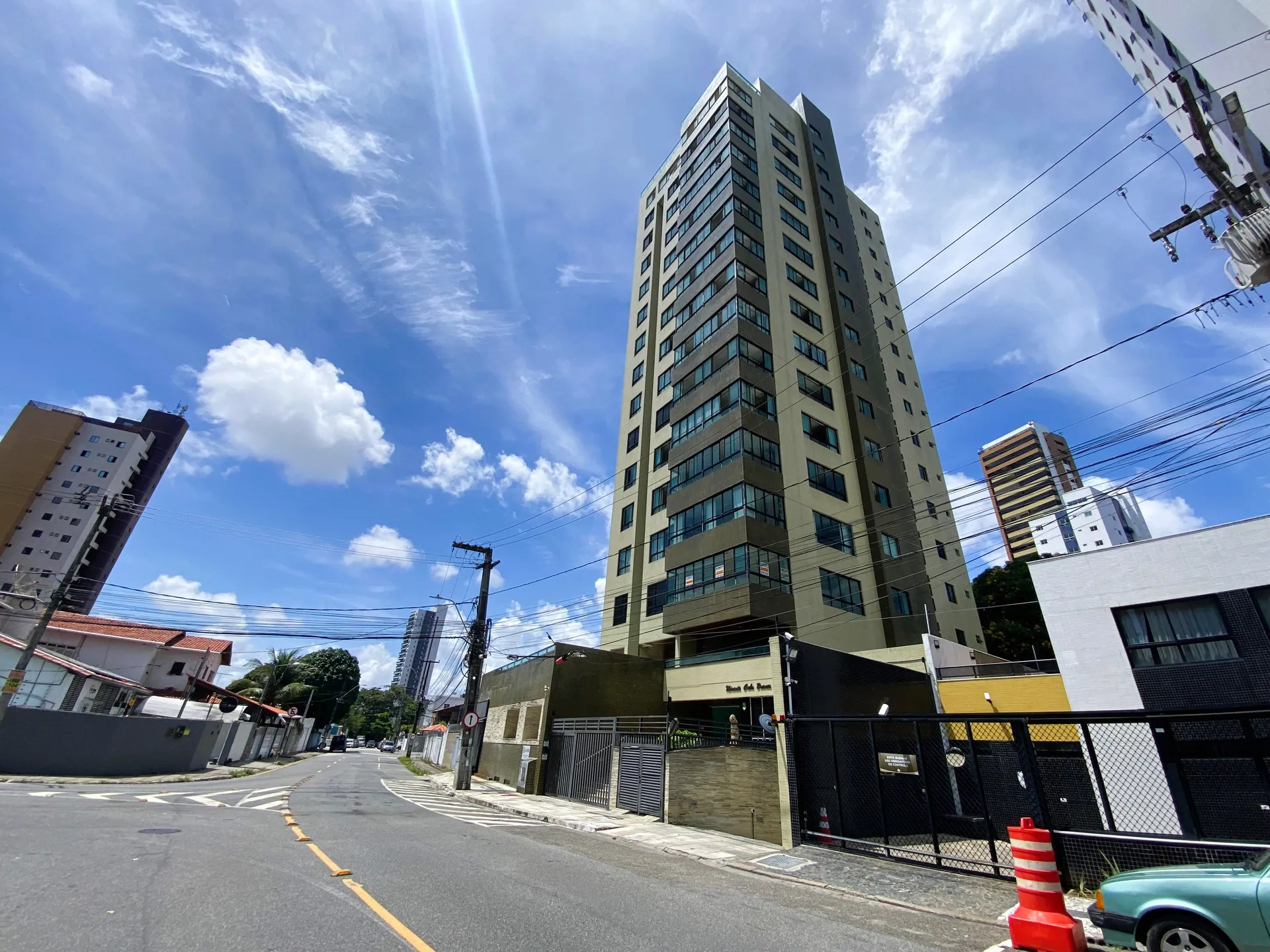 Apartamento com 4 suítes e varanda, 221 m² — photo 2