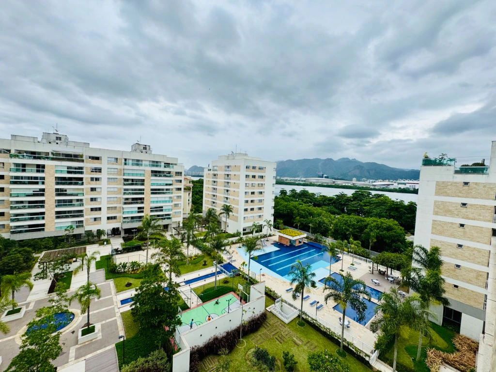 Furnished 3-bedroom apartment with an outdoor pool — photo 19