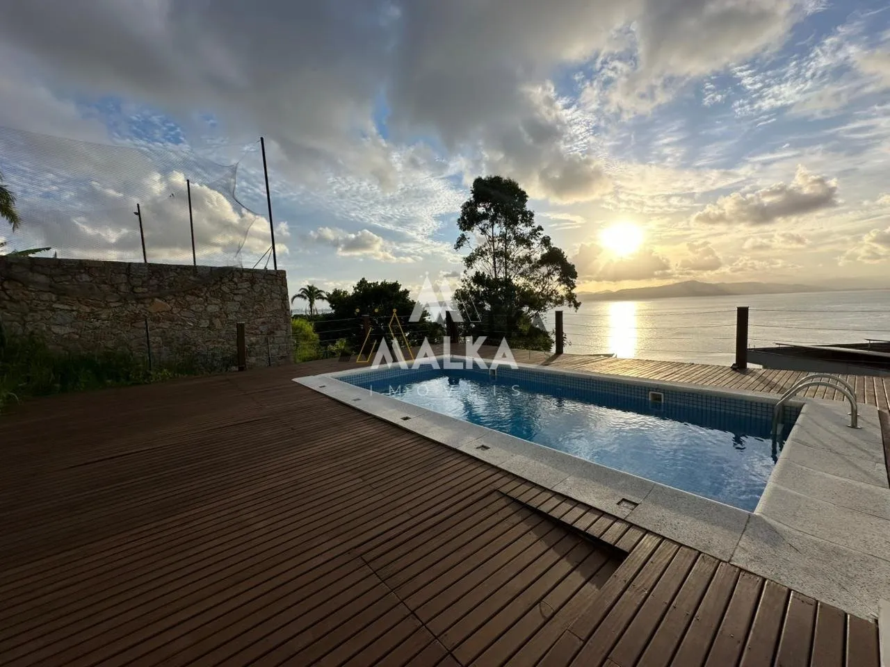 461 m² house with 3 en-suite bedrooms and private garden — photo 47