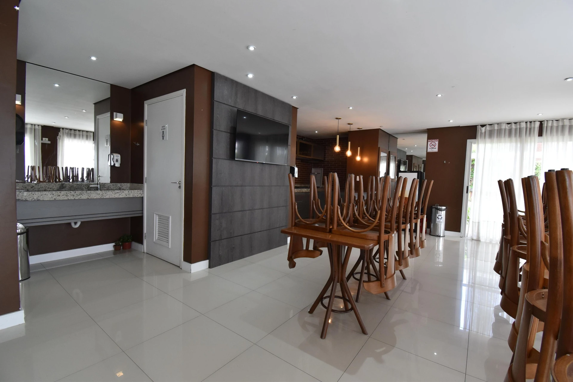 Квартира 62 м² с грилем на балконе и застеклённым балконом — photo 26