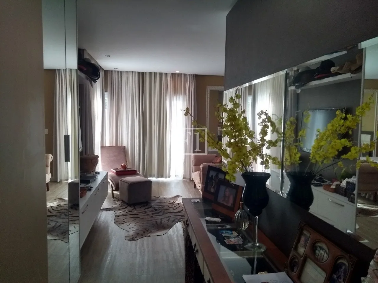 Furnished house, 450 m², with floor-to-ceiling windows — photo 35