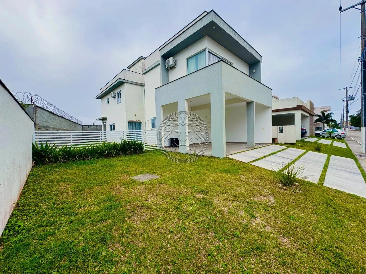 Casa de 220 m² con 3 suites y balcón