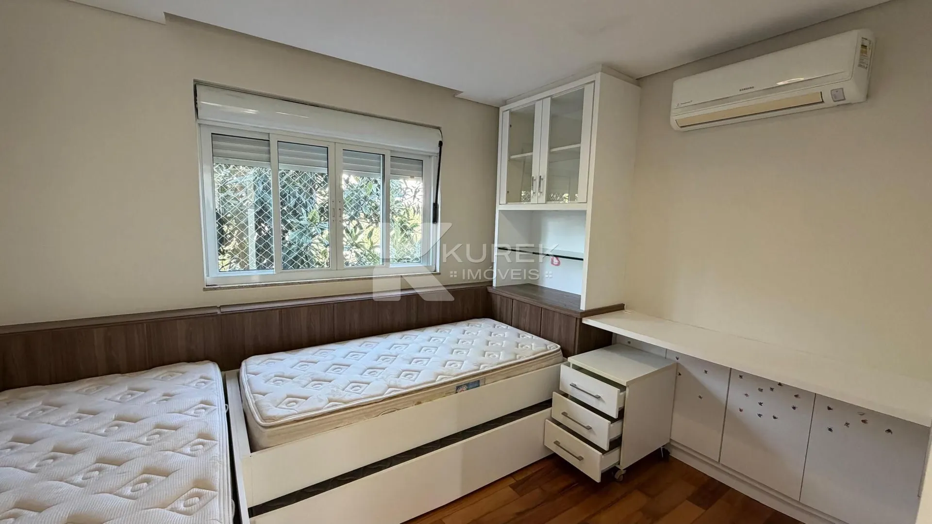 Garden in a 4-bedroom house, 380 m² — photo 16