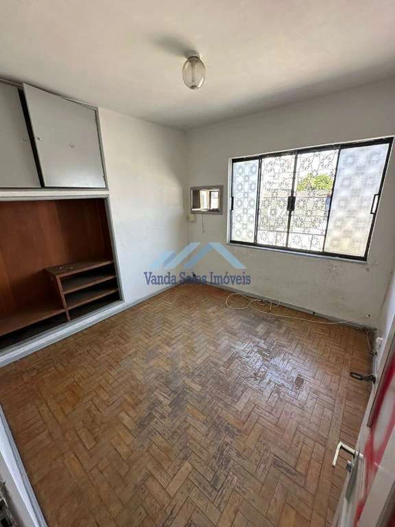 House with no parking, 4 bedrooms and 2 bathrooms — photo 7