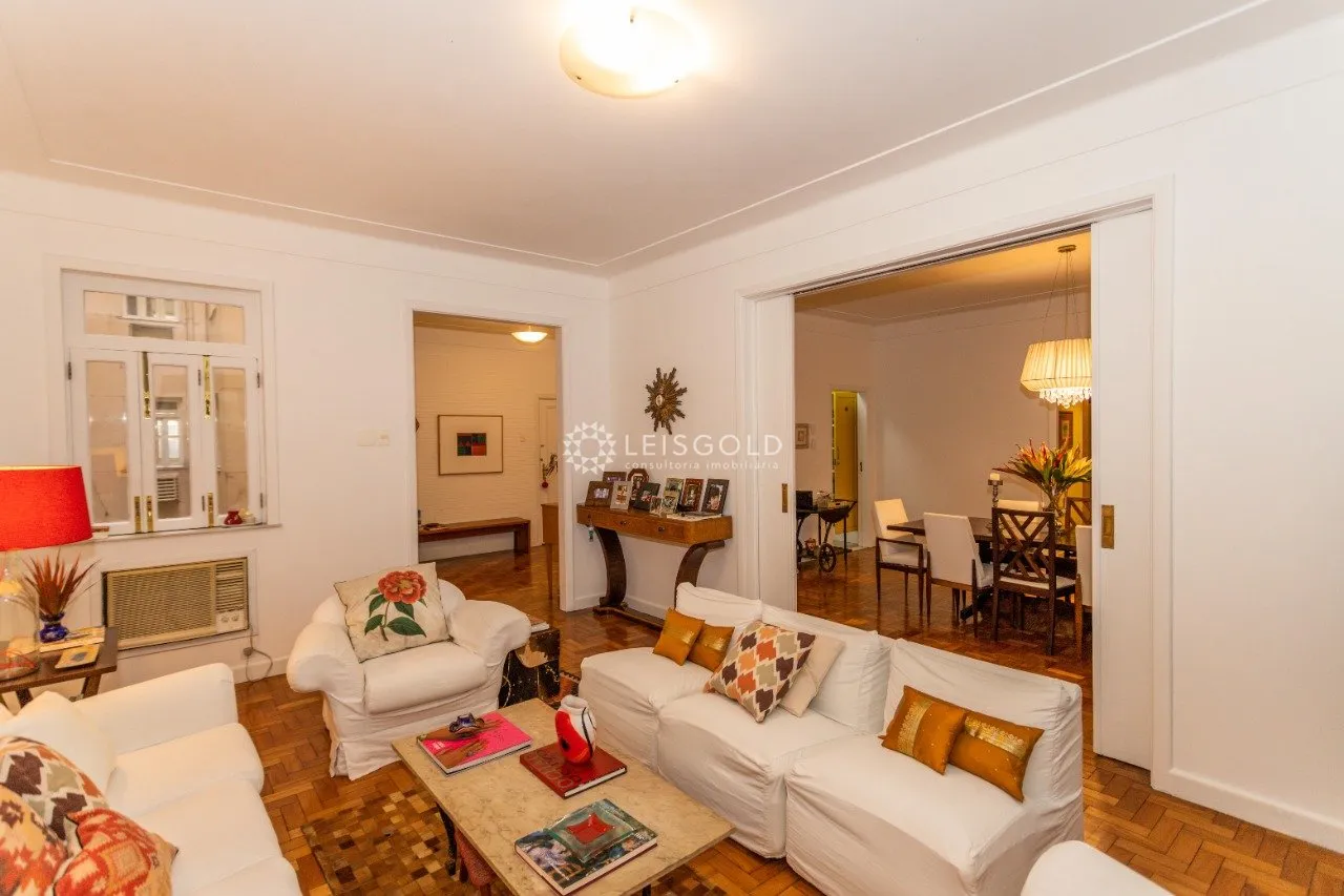 Home office in a 4-bedroom apartment, 220 m² — photo 7