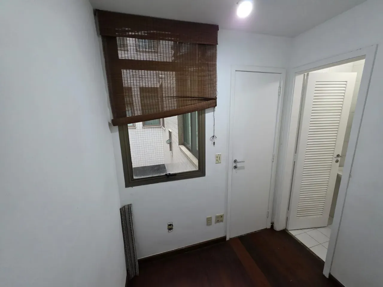 3-bedroom apartment with a bathtub — photo 12
