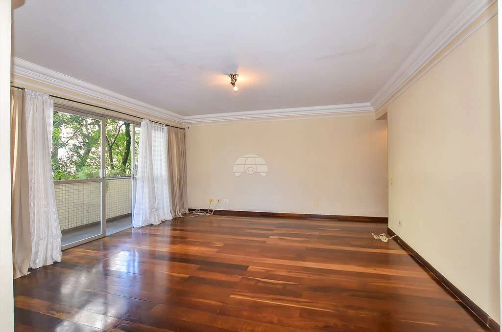 Unfurnished 3-bedroom apartment with 205 m² total — photo 3