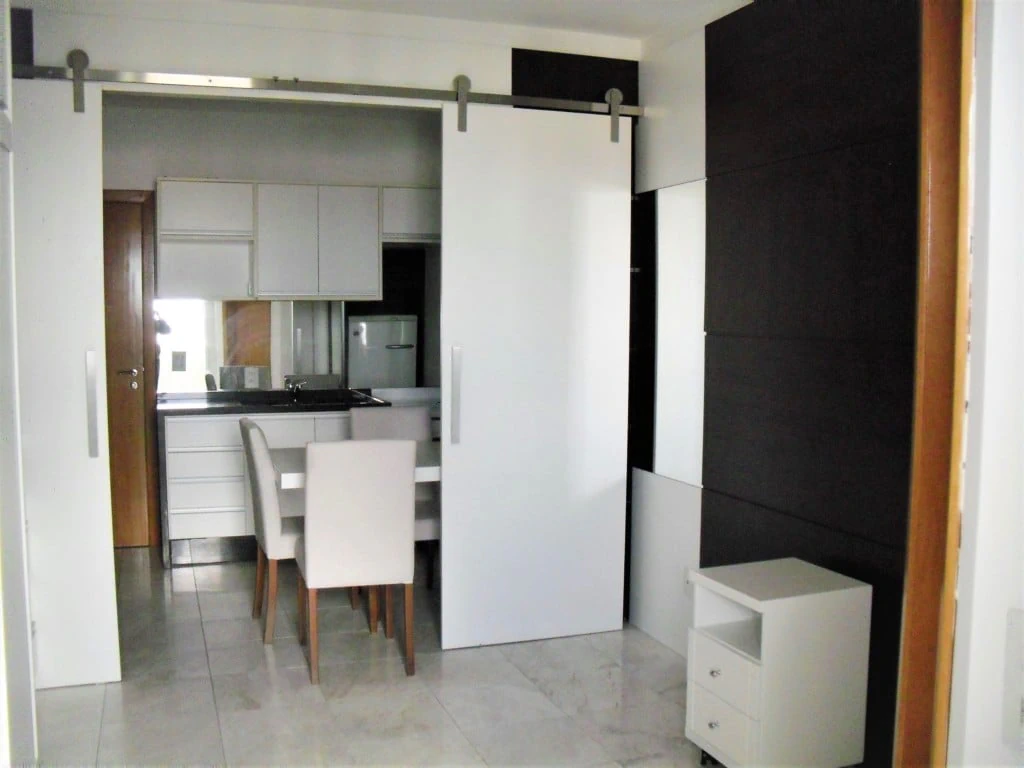 Студия 37 м² с панорамными окнами и застеклённым балконом — photo 6