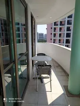 Furnished 1-bedroom apartment with glass-enclosed shower — photo 6