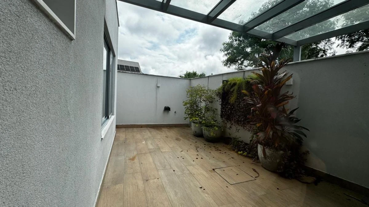 Condominium house with 3 en-suite bedrooms and 300 m² — photo 10