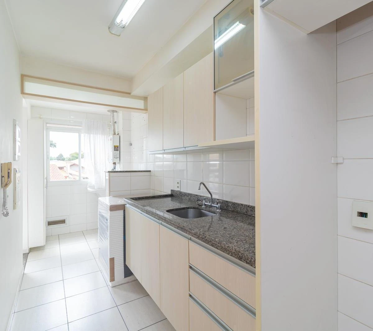 3-bedroom apartment with a grill on the balcony