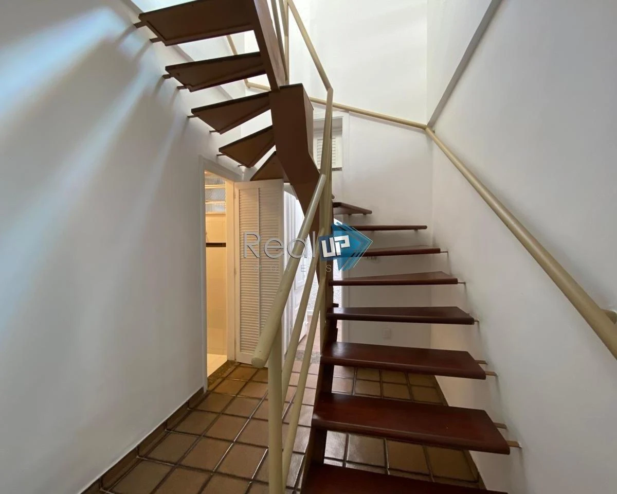 Балкон з грилем та 3 спальні: будинок 177 м² — photo 17