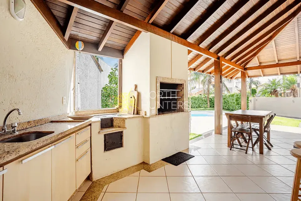 Casa amueblada con 3 dormitorios y 2 suites, 400 m² — photo 2